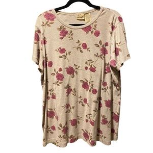 Announcements Maternity Short Sleeve Rose Print Top.  Size XL